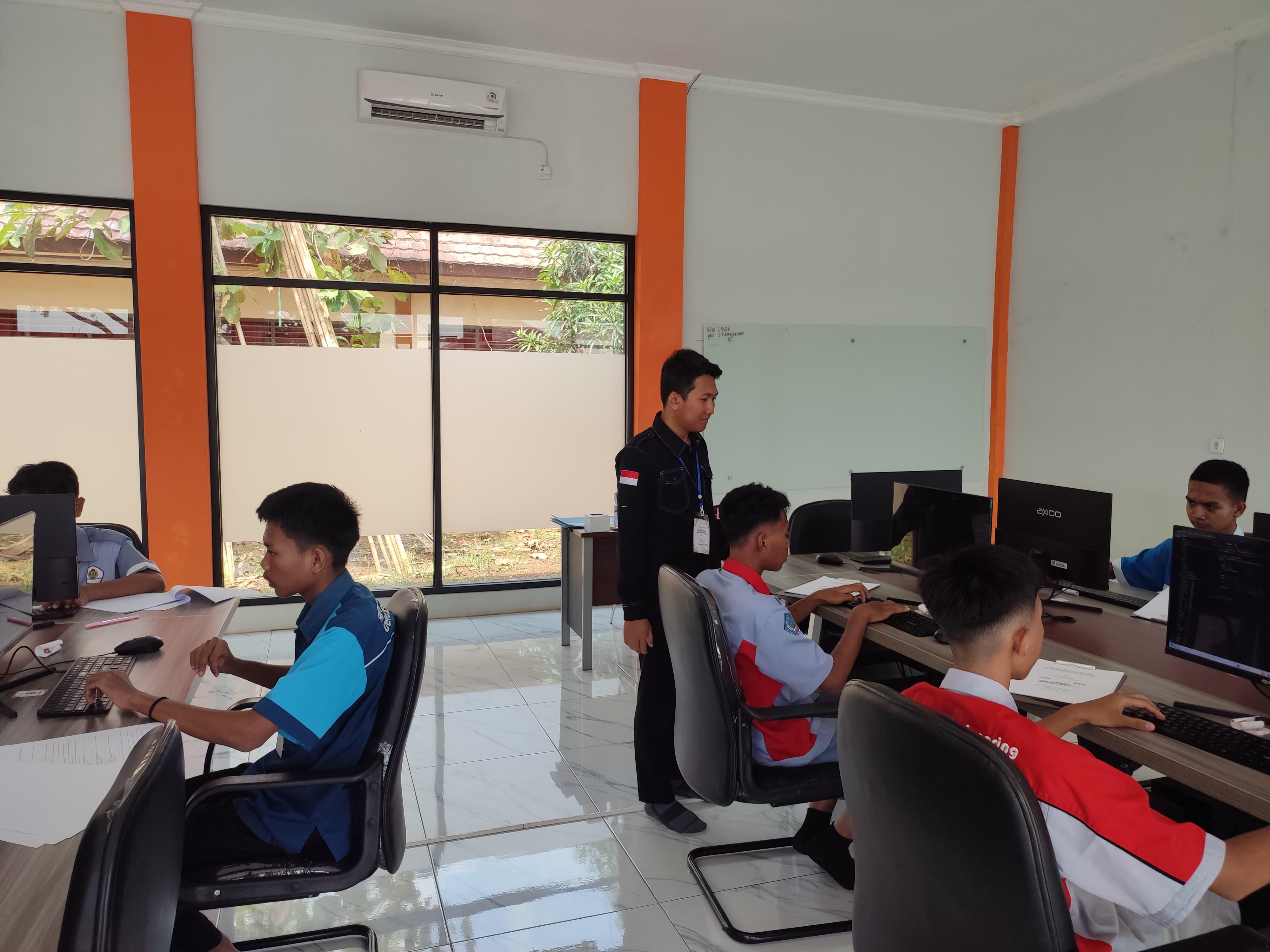 STMIK Rosma menjadi penguji eksternal Uji Kompetensi SMKN 1 Banyusari